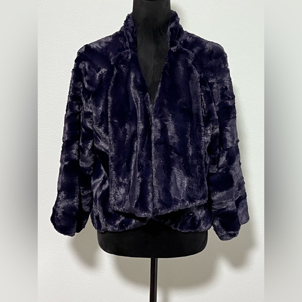T. TAHARI Faux Fur Open Front Cropped Jacket - M